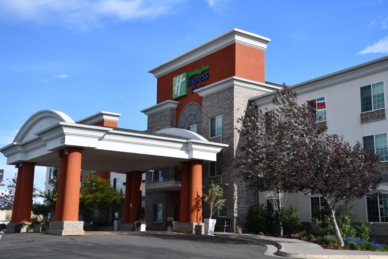 Holiday Inn Express Hotel & Suites Evanston By Ihg Exterior photo
