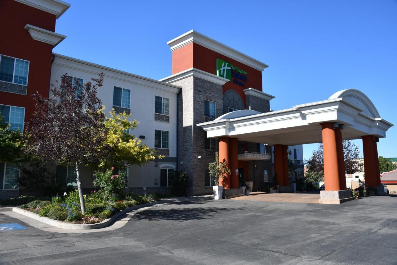 Holiday Inn Express Hotel & Suites Evanston By Ihg Exterior photo