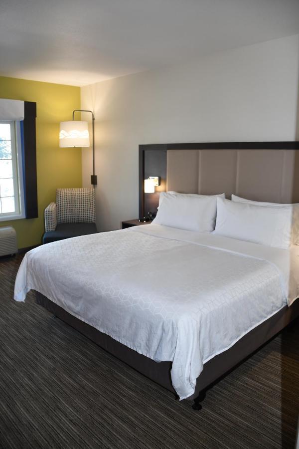 Holiday Inn Express Hotel & Suites Evanston By Ihg Room photo