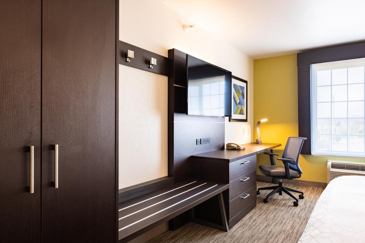 Holiday Inn Express Hotel & Suites Evanston By Ihg Exterior photo