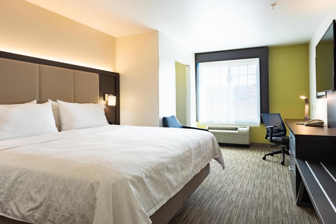 Holiday Inn Express Hotel & Suites Evanston By Ihg Exterior photo