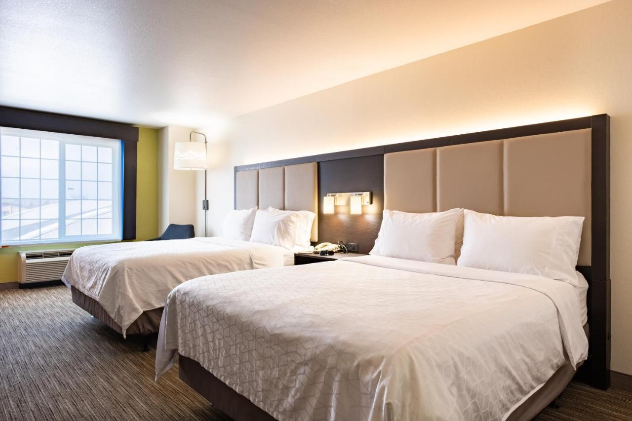 Holiday Inn Express Hotel & Suites Evanston By Ihg Exterior photo