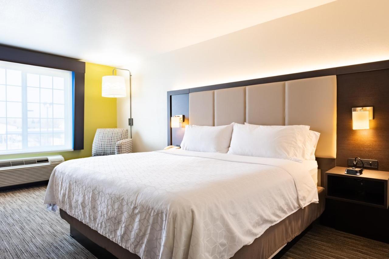 Holiday Inn Express Hotel & Suites Evanston By Ihg Exterior photo