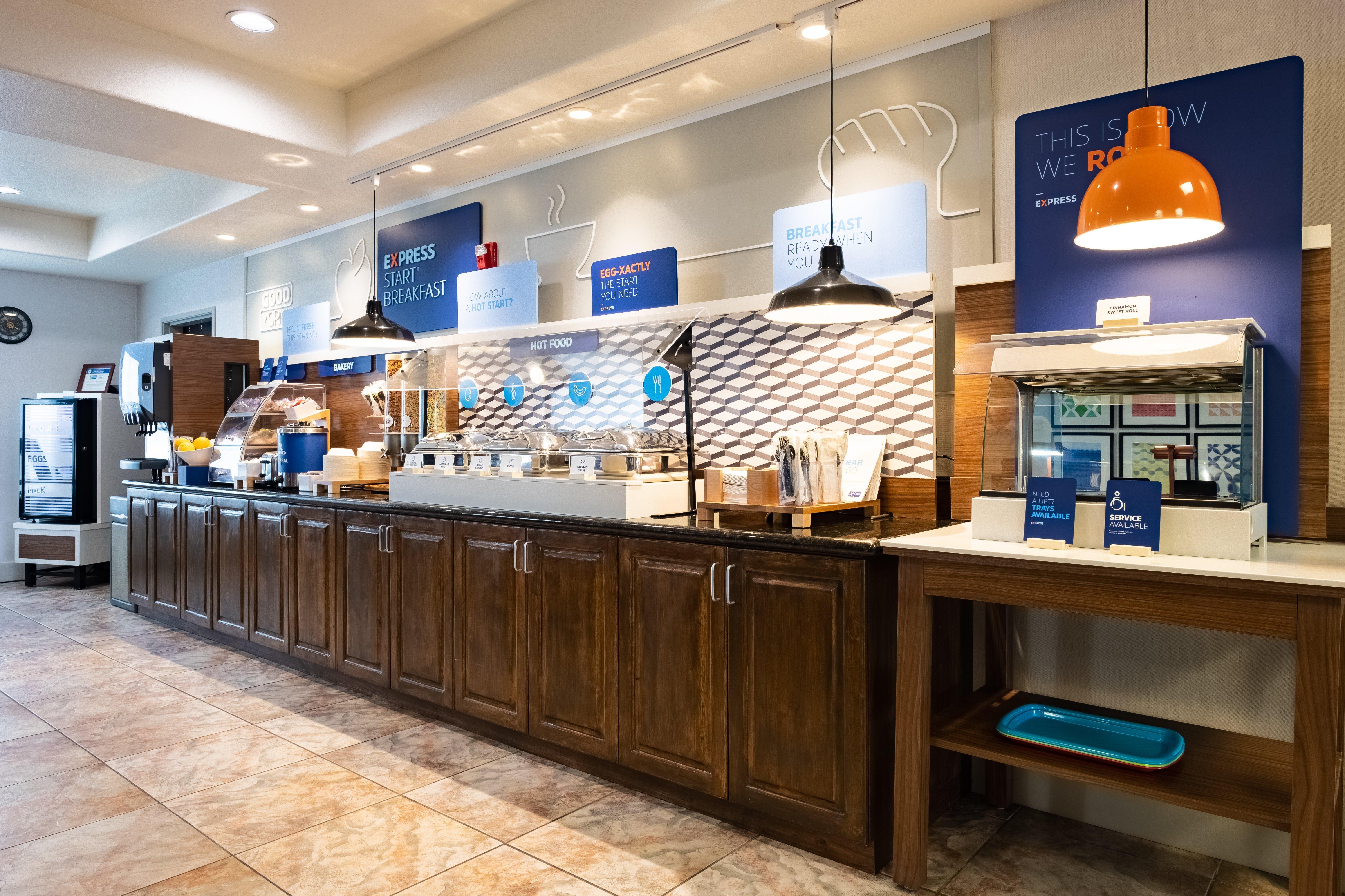 Holiday Inn Express Hotel & Suites Evanston By Ihg Exterior photo