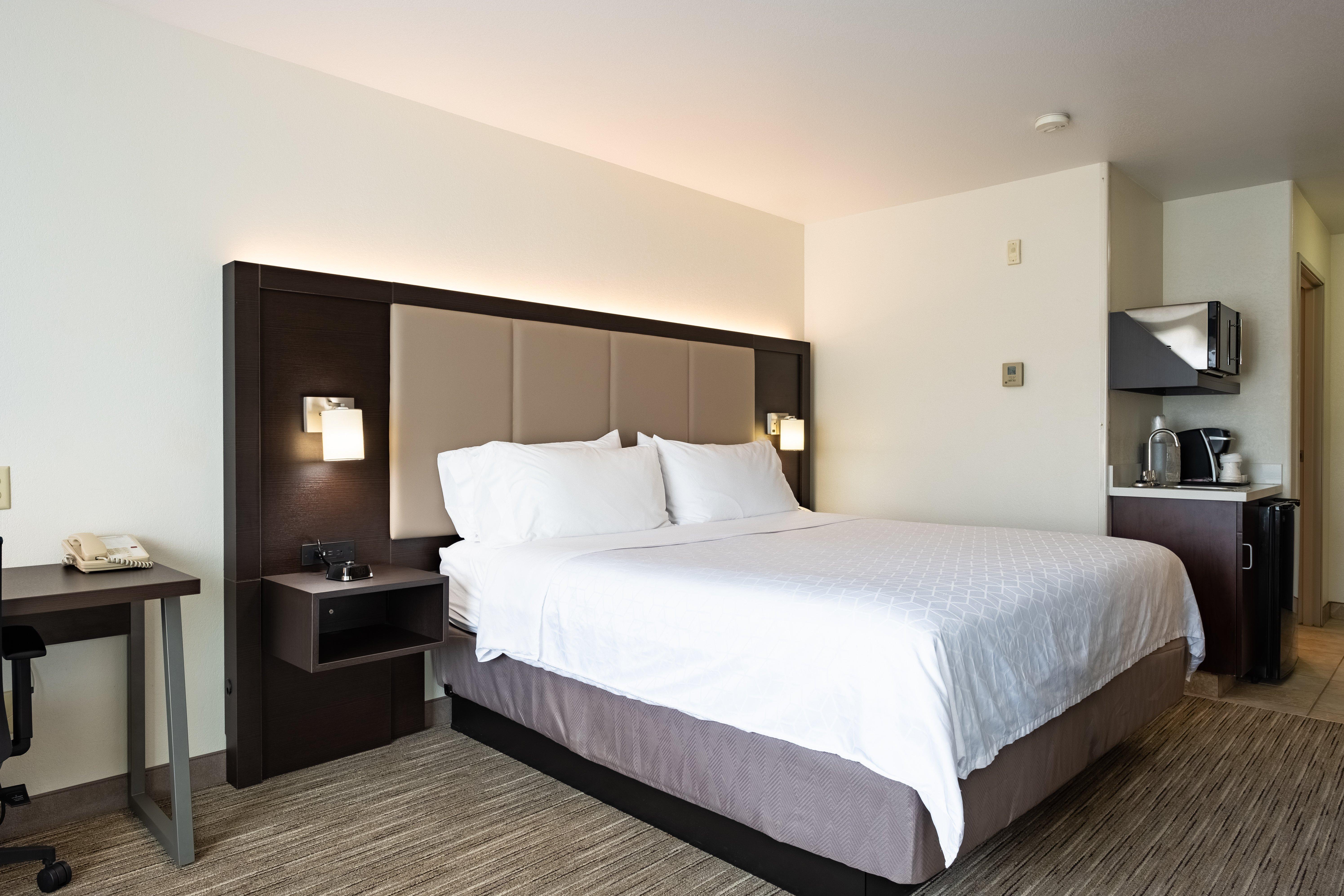 Holiday Inn Express Hotel & Suites Evanston By Ihg Exterior photo