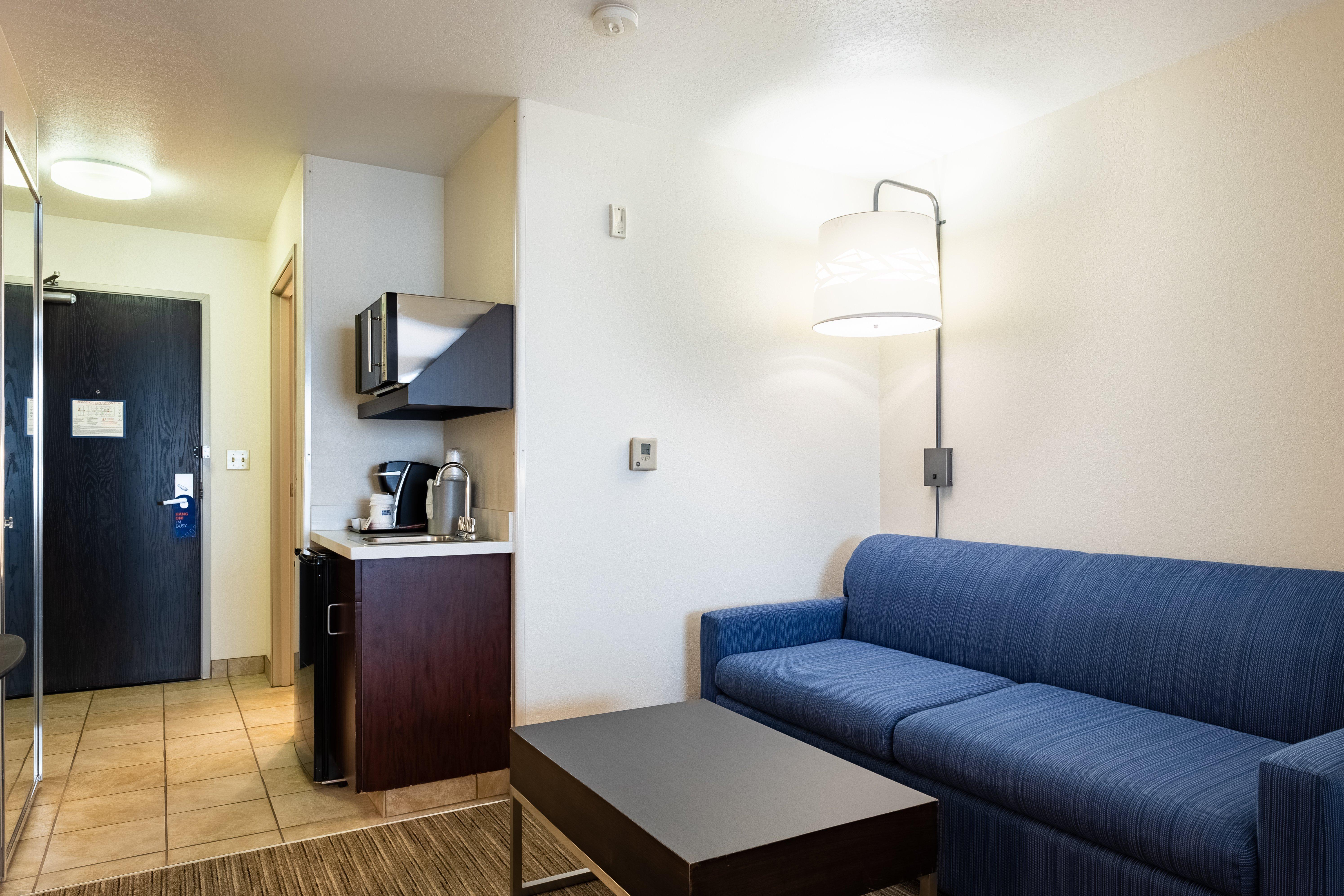 Holiday Inn Express Hotel & Suites Evanston By Ihg Exterior photo