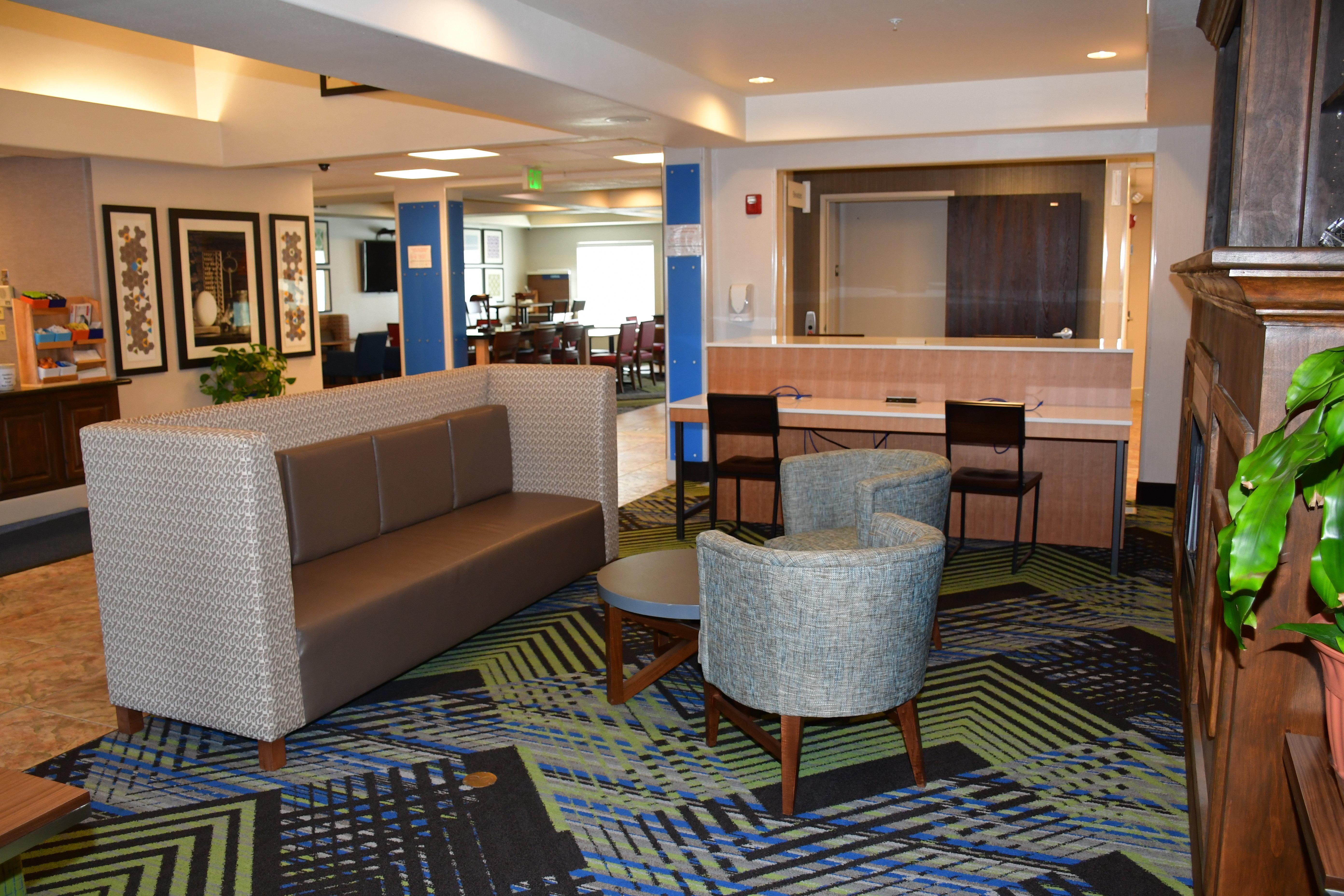 Holiday Inn Express Hotel & Suites Evanston By Ihg Exterior photo