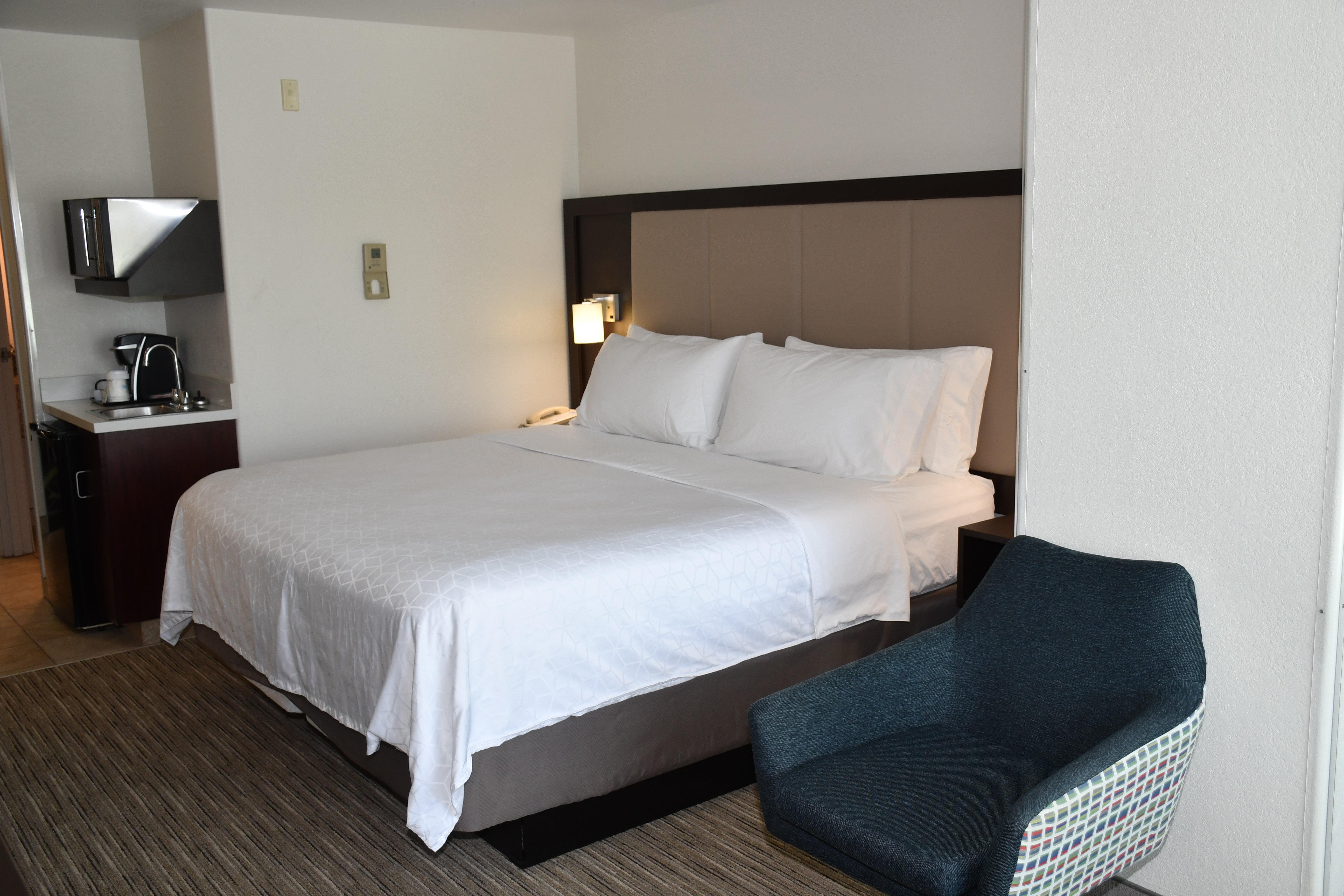 Holiday Inn Express Hotel & Suites Evanston By Ihg Exterior photo