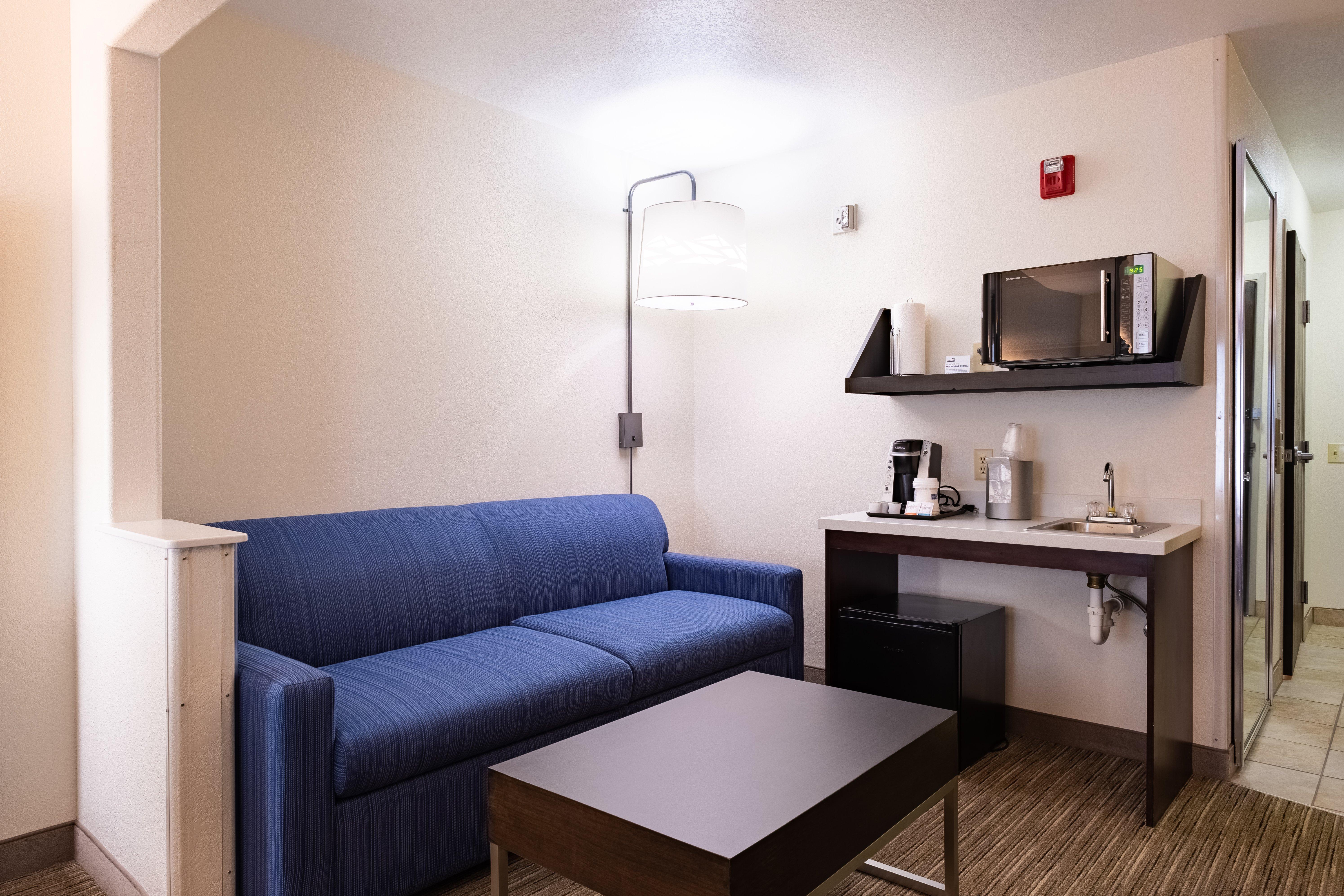 Holiday Inn Express Hotel & Suites Evanston By Ihg Exterior photo